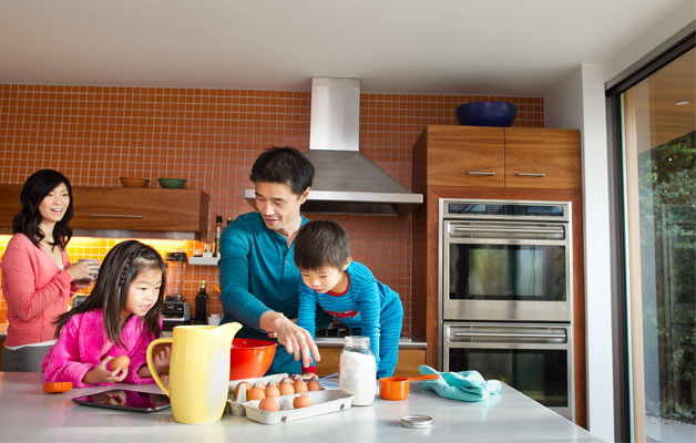 family_kitchen_digital_life_story.jpg