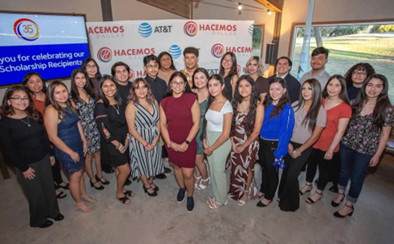 2023 HACEMOS Scholarship Program recipients being recognized at the HACEMOS Dallas chapter banquet