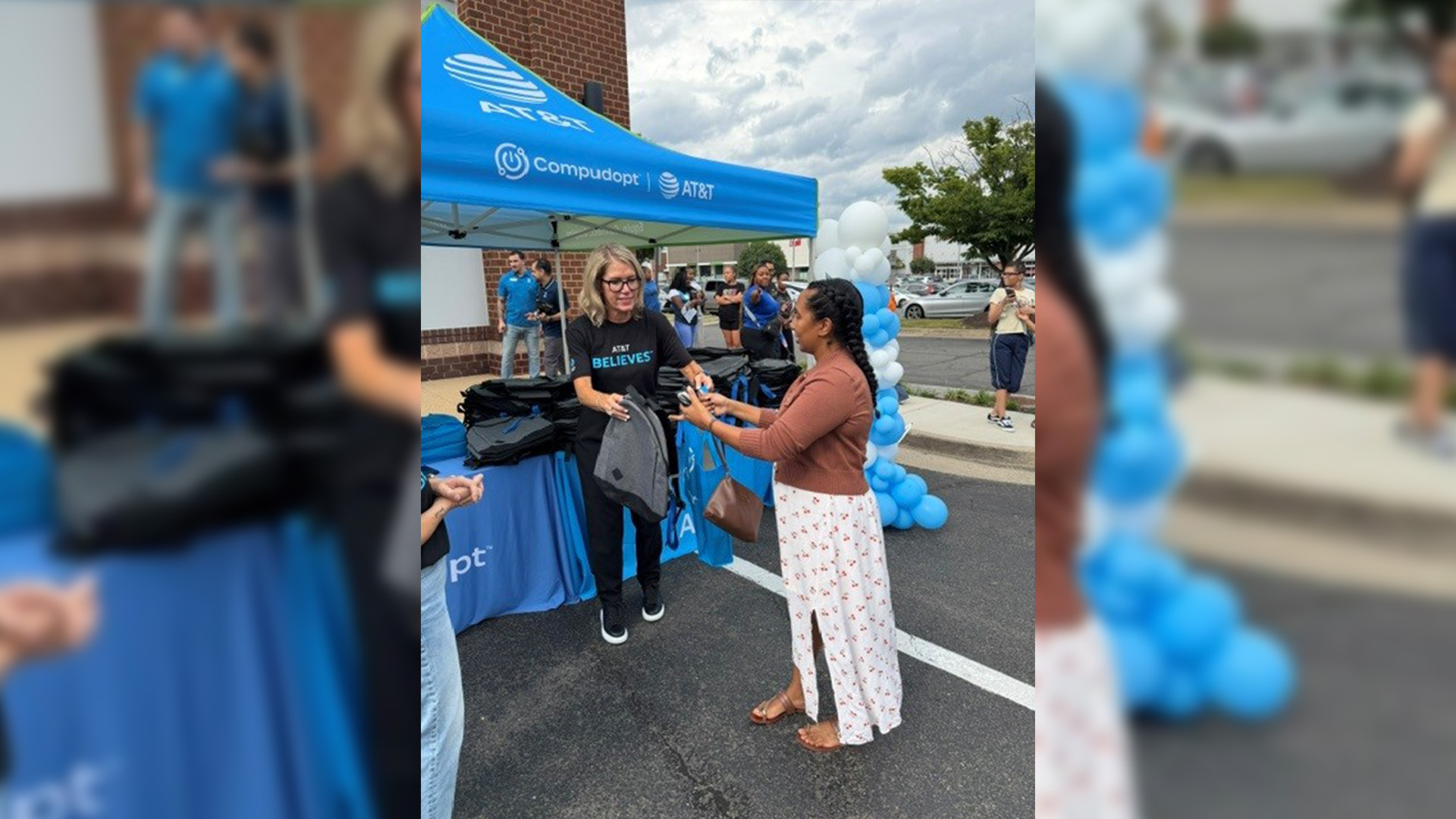 Betsy Francis, Vice President General Manager of the Mid-Atlantic Region, helped distribute laptops in Washington, D.C.